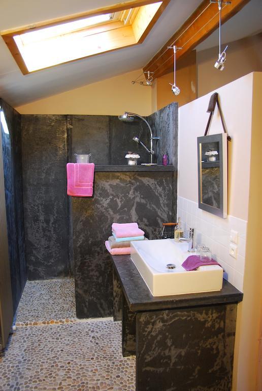 Maison d'hôtes Clos De Pomeir à Pommiers  Extérieur photo
